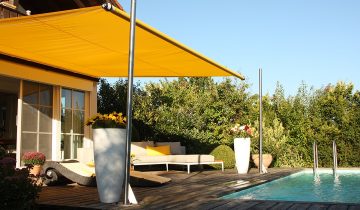 Terrassen-Sonnensegel Shadesign, gelb, Pool-Holzdeck